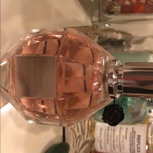 Flower bomb fragrance